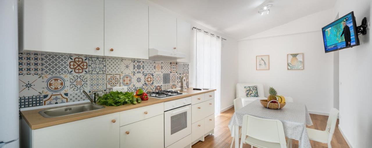 Arricampati Airport Rooms In Villa & Rent Car Carini Exterior foto